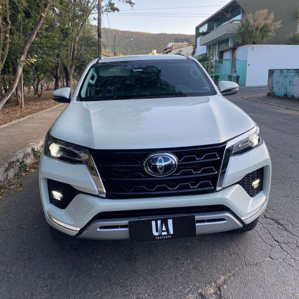 FotoCarro02- Toyota Hilux SW4 SRX