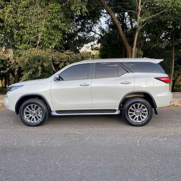 FotoCarro04-Toyota Hilux SW4 SRX