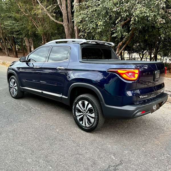 FotoCarro07-Fiat Toro Volcano - Azul