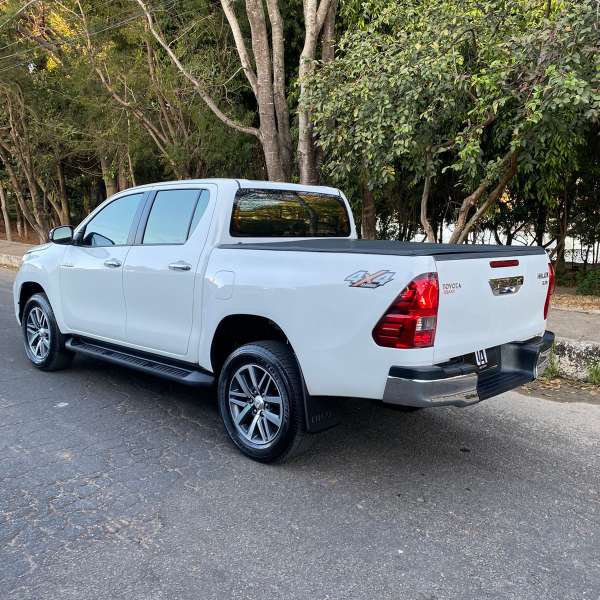 FotoCarro02-Toyota Hilux SRV 2020