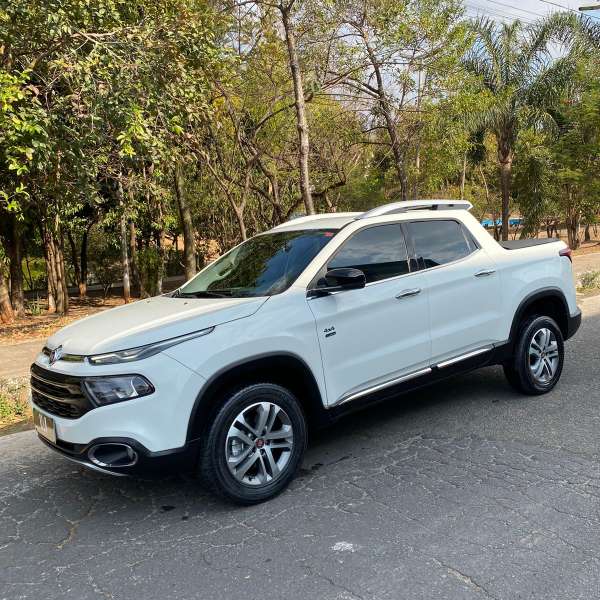 FotoCarro03- Fiat Toro Volcano Branca