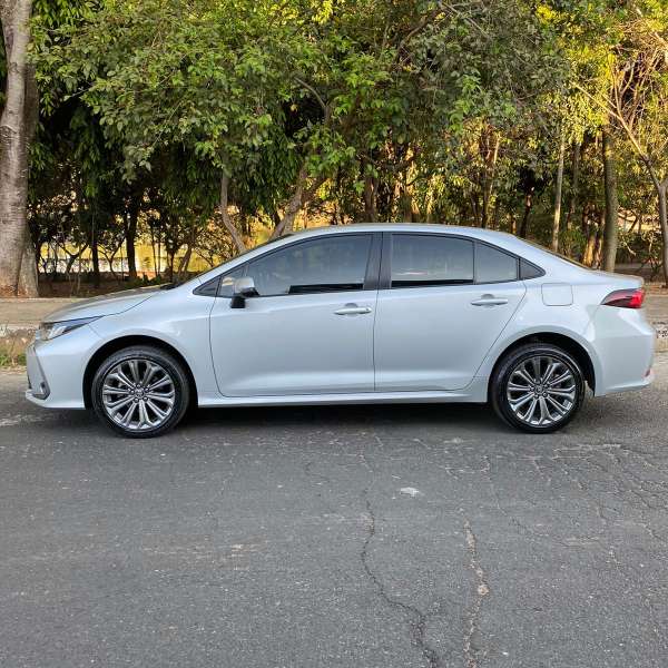 FotoCarro04- Toyota Corolla XEIPrata