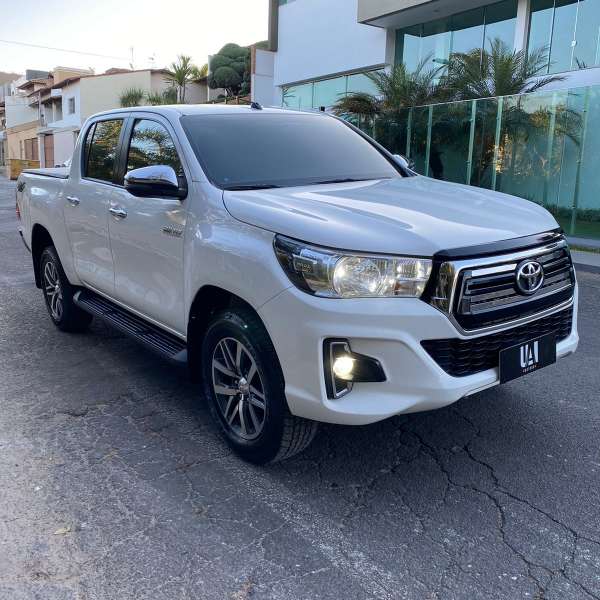 FotoCarro01-Toyota Hilux SRV