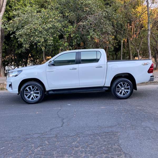 FotoCarro07-Toyota Hilux SRV