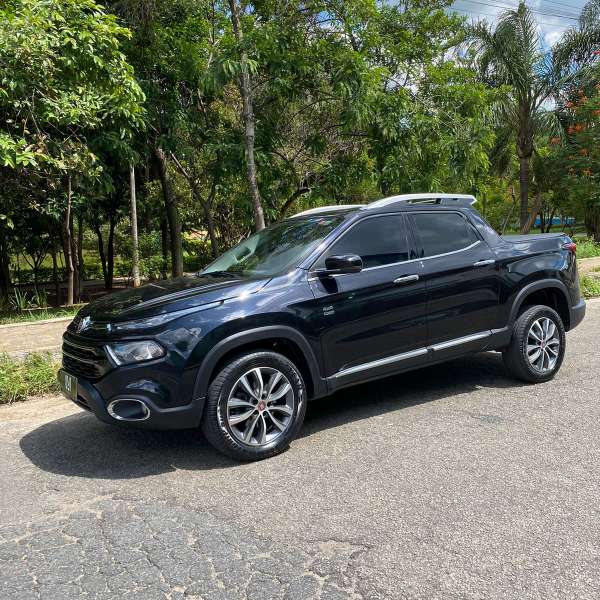 FotoCarro03-Fiat Toro Volcano -preta