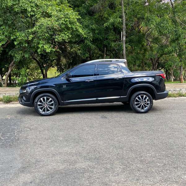 FotoCarro04- Fiat Toro Volcano -preta