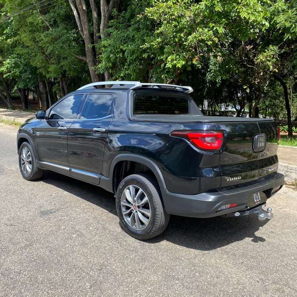 FotoCarro06-Fiat Toro Volcano -preta