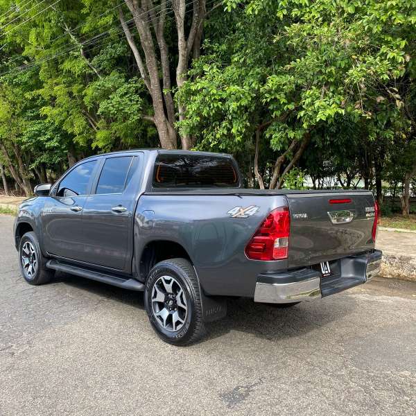 FotoCarro06-Toyota Hilux SRX