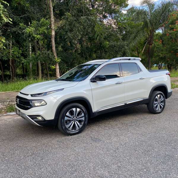 FotoCarro03-Fiat Toro Volcano Branca