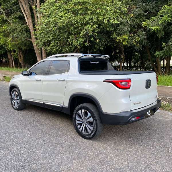FotoCarro06-Fiat Toro Volcano Branca