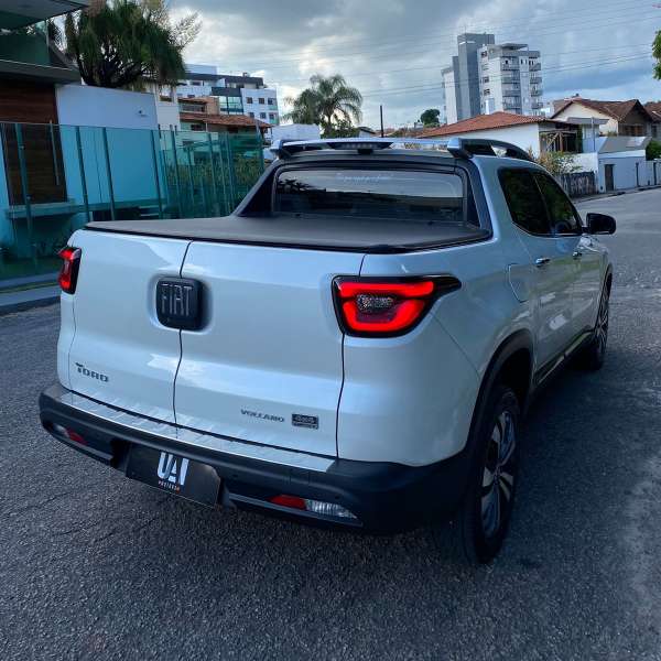 FotoCarro08-Fiat Toro Volcano Branca
