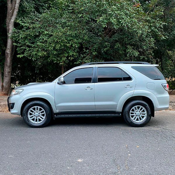 fot0o 03 -Toyota Hilux SW4 SRV
