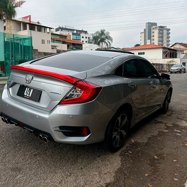 fot0o 05 -Honda Civic Touring Turbo