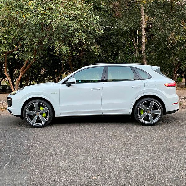 fot0o 05 -Porsche Cayenne Hybrid Branca