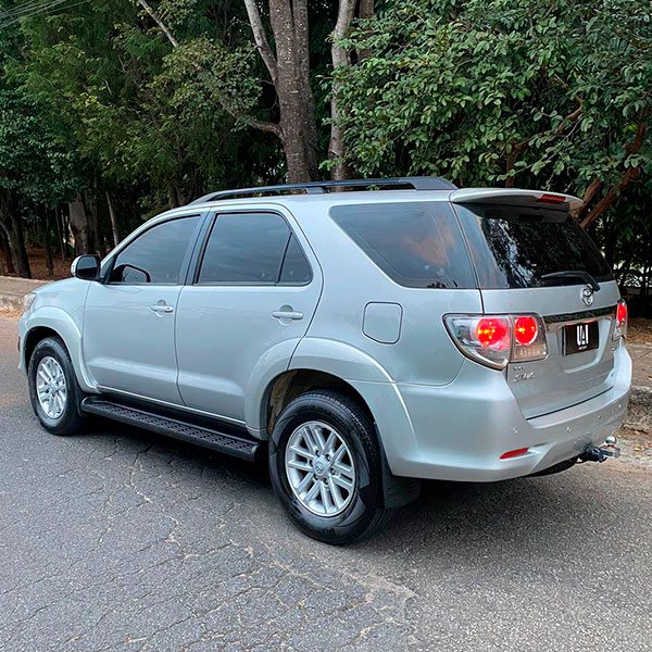 foto 09 -Toyota Hilux SW4 SRV