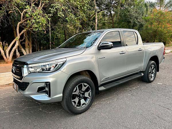 fot0o 01 TOYOTA HILUX 2.8 SRX 4X4 CD 16V DIESEL