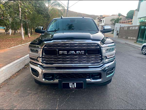 fot0o 02 RAM 2500 6.7 I6 TURBO DIESEL LARAMIE CD 4X4