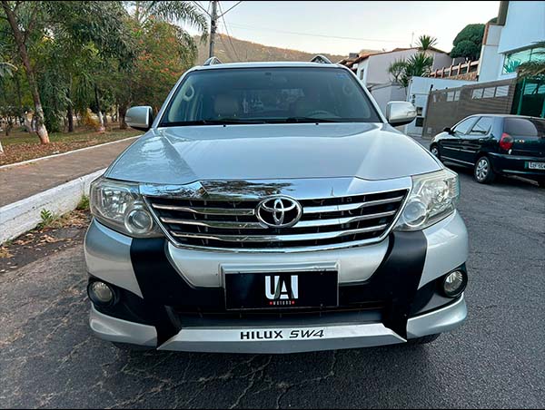 fot0o 02 TOYOTA HILUX SW4 2.7 SR 4X2 16V FLEX 4P