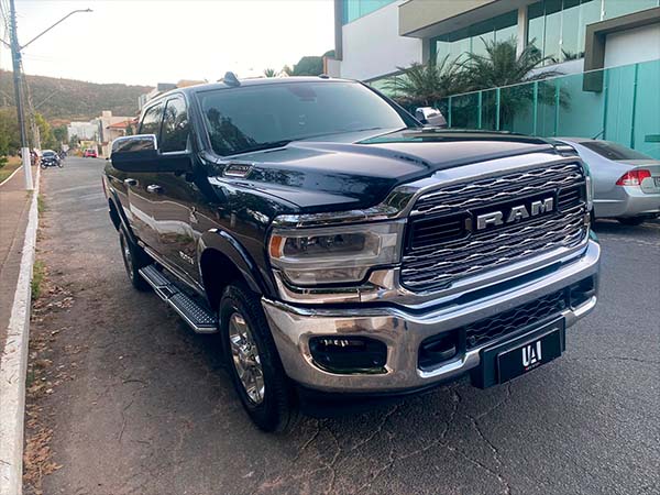 fot0o 03 RAM 2500 6.7 I6 TURBO DIESEL LARAMIE CD 4X4