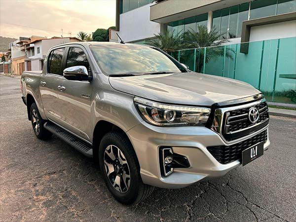 fot0o 03 TOYOTA HILUX 2.8 SRX 4X4 CD 16V DIESEL