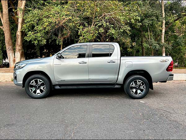 fot0o 04 TOYOTA HILUX 2.8 SRX 4X4 CD 16V DIESEL
