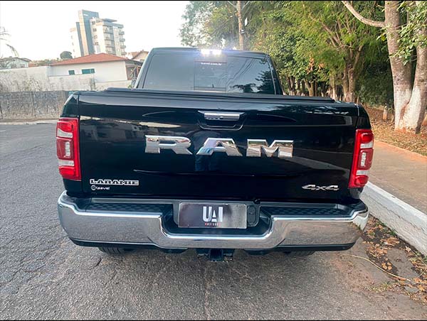 fot0o 05 RAM 2500 6.7 I6 TURBO DIESEL LARAMIE CD 4X4