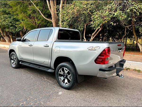 fot0o 05 TOYOTA HILUX 2.8 SRX 4X4 CD 16V DIESEL