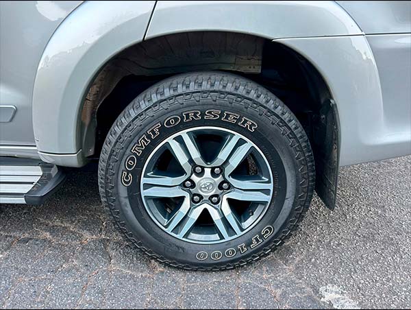 fot0o 05 TOYOTA HILUX SW4 2.7 SR 4X2 16V FLEX 4P