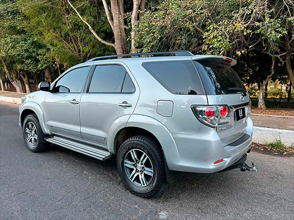 foto 06 TOYOTA HILUX SW4 2.7 SR 4X2 16V FLEX 4P