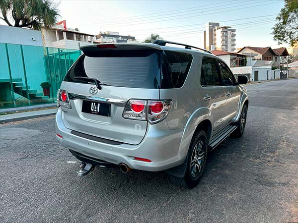 foto 08 TOYOTA HILUX SW4 2.7 SR 4X2 16V FLEX 4P