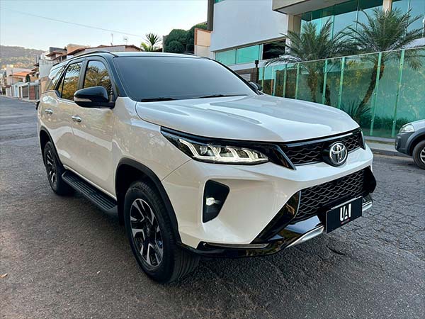 fot0o 01 TOYOTA HILUX SW4 2.7 SR 4X2 16V FLEX 4P AUTOMÁTICO_
