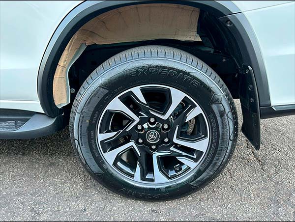 fot0o 05 TOYOTA HILUX SW4 2.7 SR 4X2 16V FLEX 4P AUTOMÁTICO_