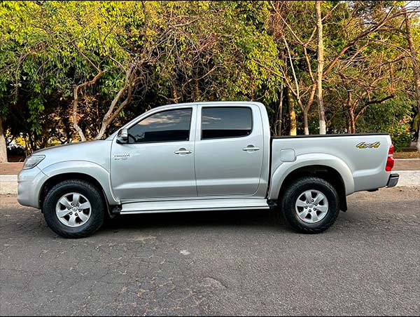 fot0o 04 TOYOTA HILUX 2.7 SRV 4X4 CD 16V