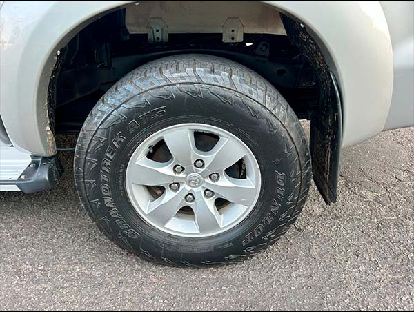 fot0o 05 TOYOTA HILUX 2.7 SRV 4X4 CD 16V