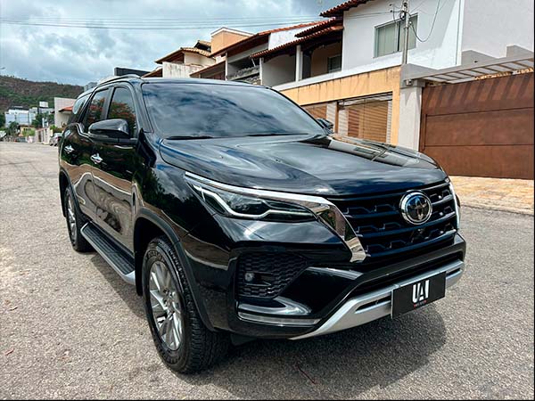 fot0o 01 TOYOTA HILUX SW4 2.8 D-4D TURBO DIESEL SRX 7L
