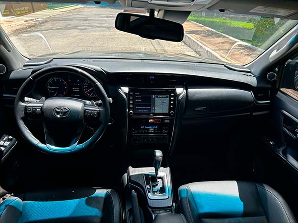 foto 09 TOYOTA HILUX SW4 2.8 D-4D TURBO DIESEL SRX 7L_