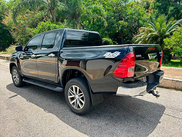 fot0o 01 TOYOTA HILUX 2.8 SRX 4X4 CD 16V DIESEL 4P