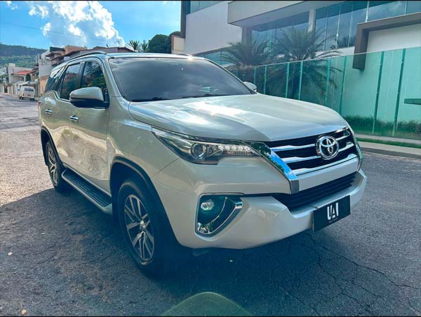fot0o 05 TOYOTA HILUX SW4 2.8 SRX 4X4 7 LUGARES 16V TURBO INTERCOOLER DIESEL 4P_