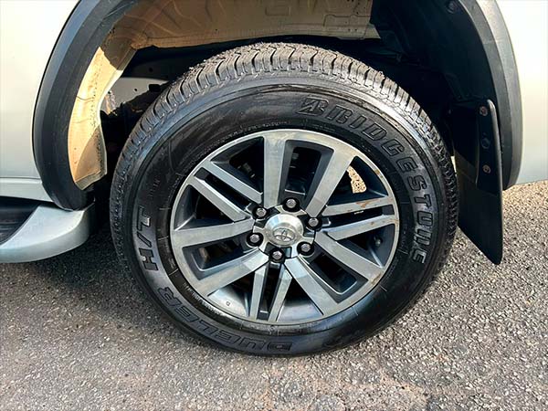 foto 06 TOYOTA HILUX SW4 2.8 SRX 4X4 7 LUGARES 16V TURBO INTERCOOLER DIESEL 4P_